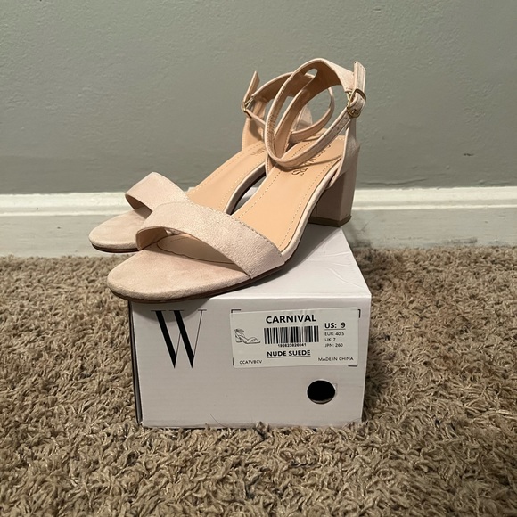 Women’s Heels - Picture 1 of 4